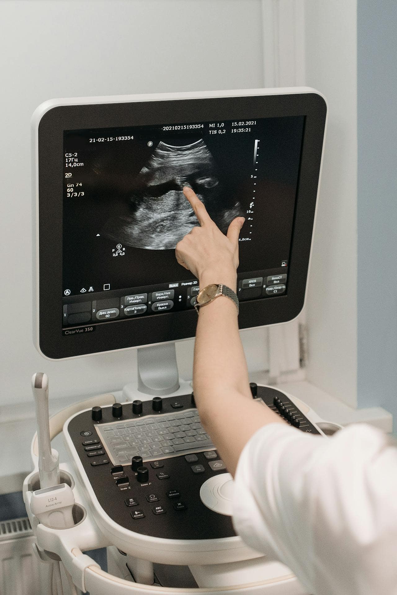 Arzt Bernhard Scheja: Präzise Diagnostik durch systematische Ultraschalluntersuchungen