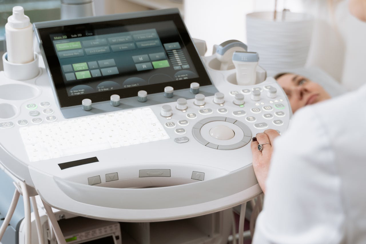 Arzt Bernhard Scheja: Präzise Diagnostik durch systematische Ultraschalluntersuchungen